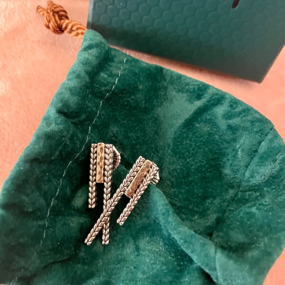 NWB John Hardy Jai Earrings! Unique, Wear With Everything Two-toned Earrings! - Picture 7 of 7